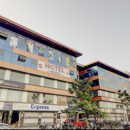 Hotel Nexus Surat Bagian luar foto