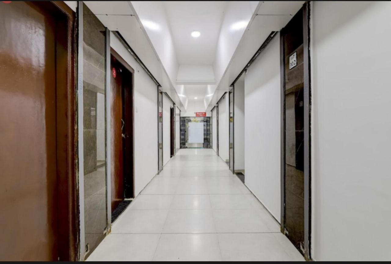 Hotel Nexus Surat Bagian luar foto