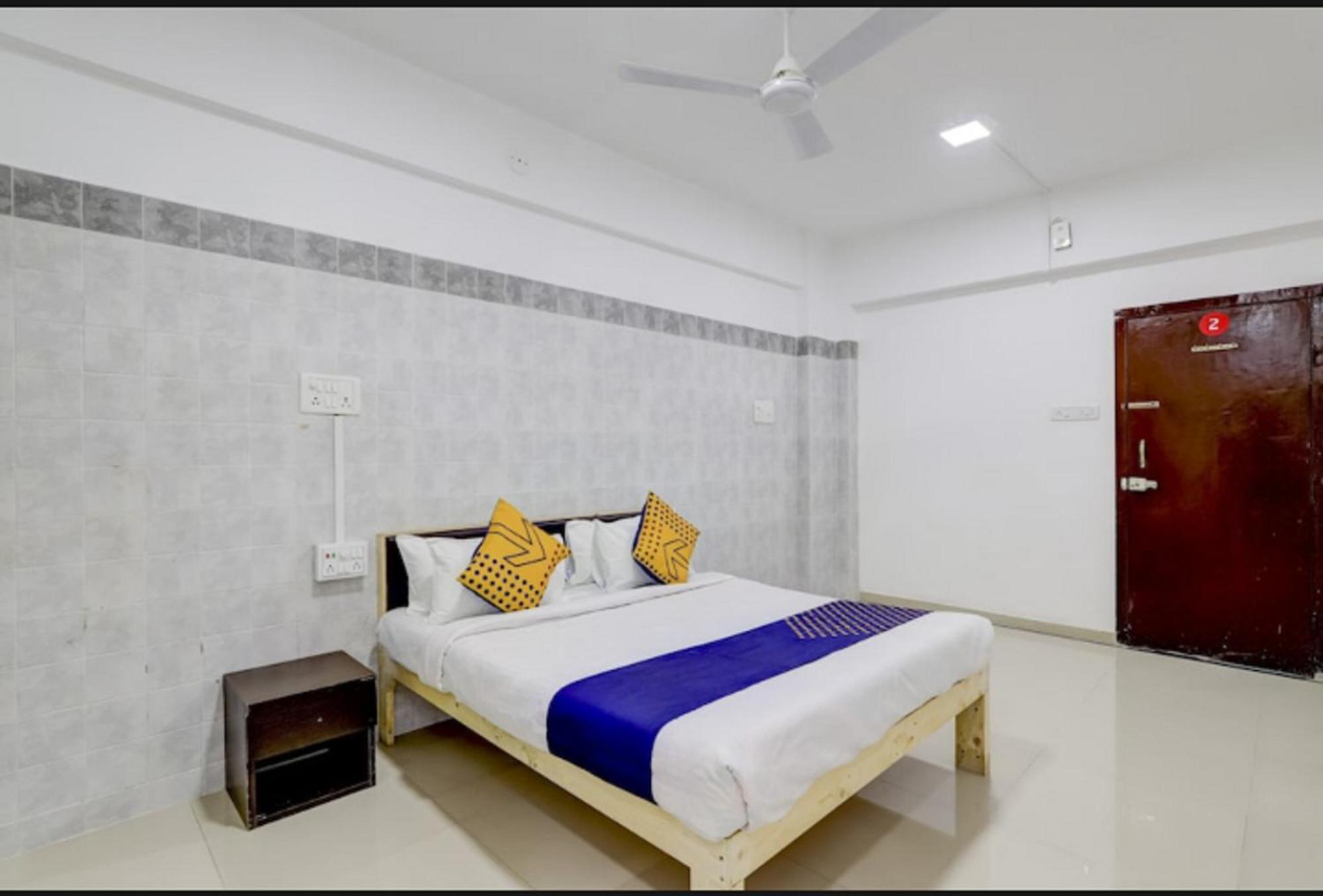 Hotel Nexus Surat Bagian luar foto