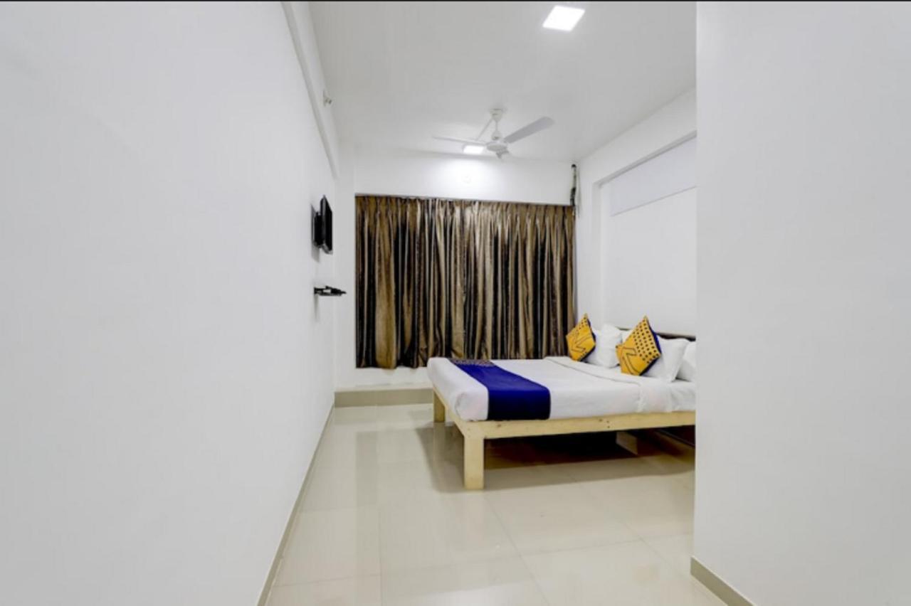 Hotel Nexus Surat Bagian luar foto